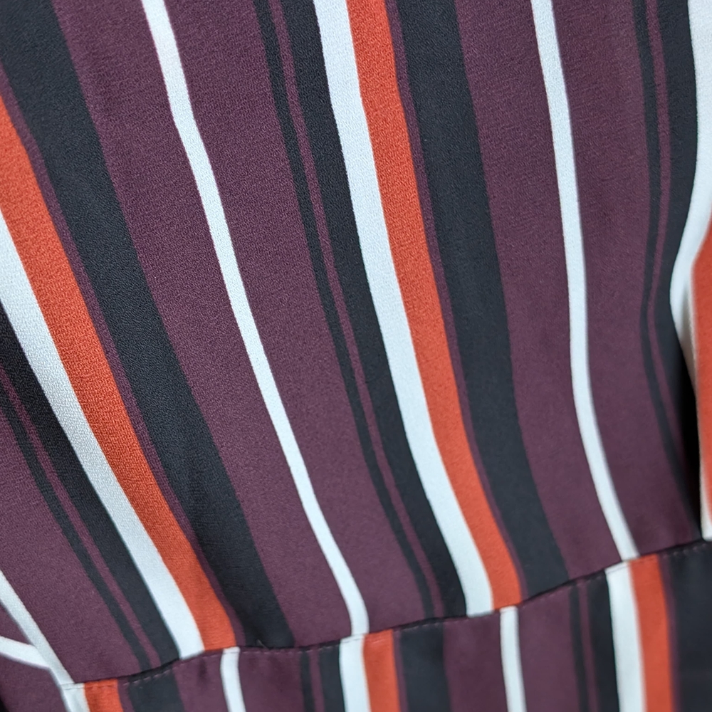 Chic Striped Button-Up Blouse - Picture 3 of 3